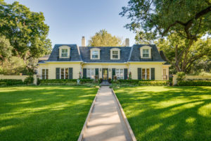 Real estate photography front photo of a home on Avondale in Wichita Falls, TX